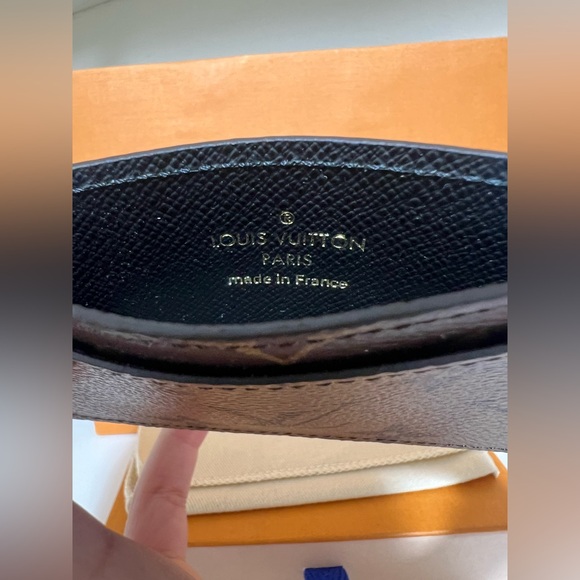 LV Reverse Monogram Card Holder - Picture 4 of 7